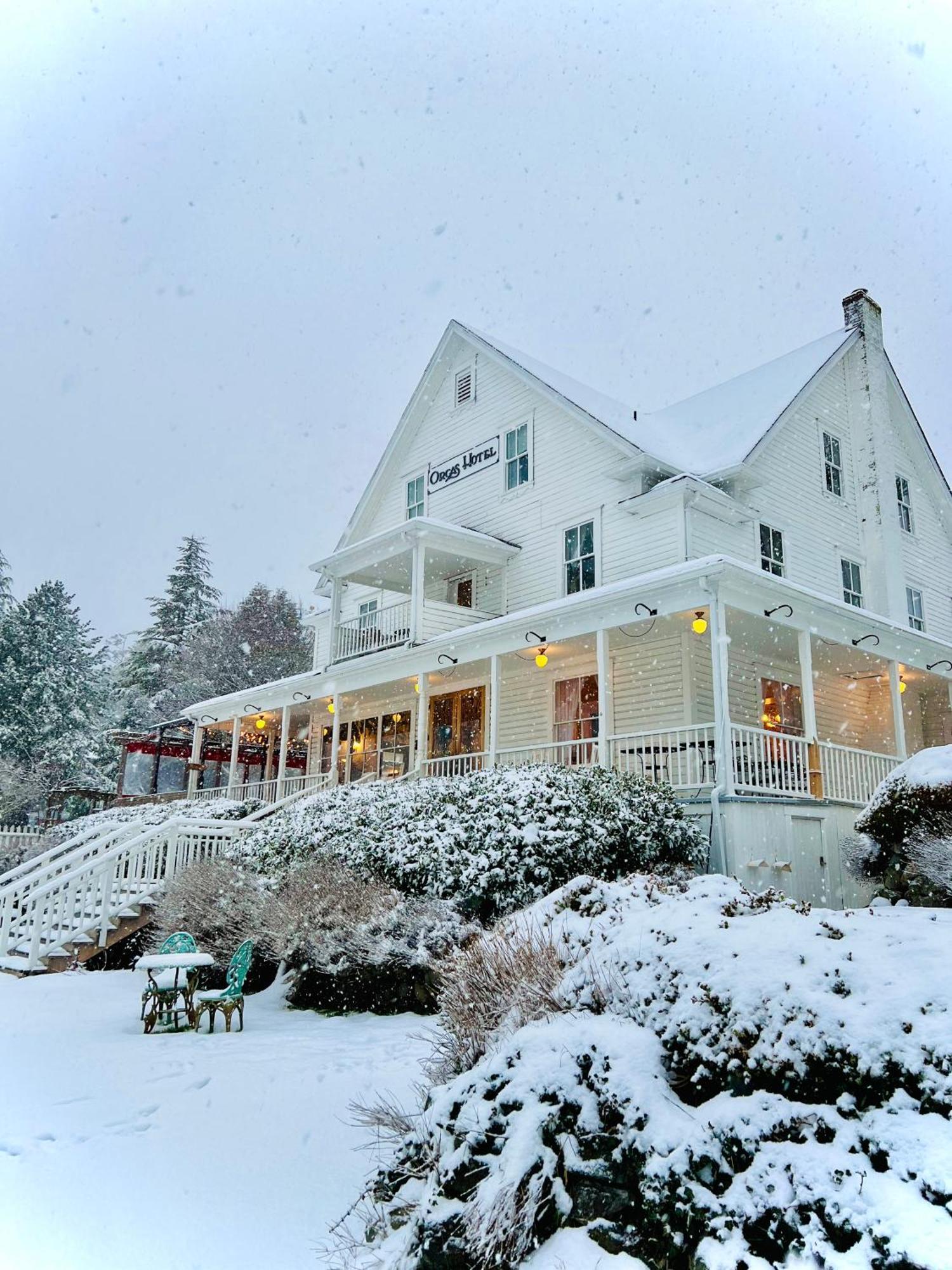 Orcas Hotel Exterior photo